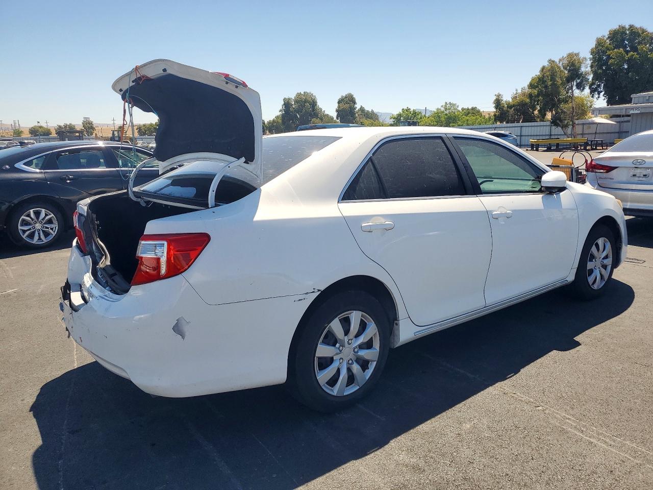 2014 Toyota Camry Le Белый vin: 4T4BF1FK0ER409378