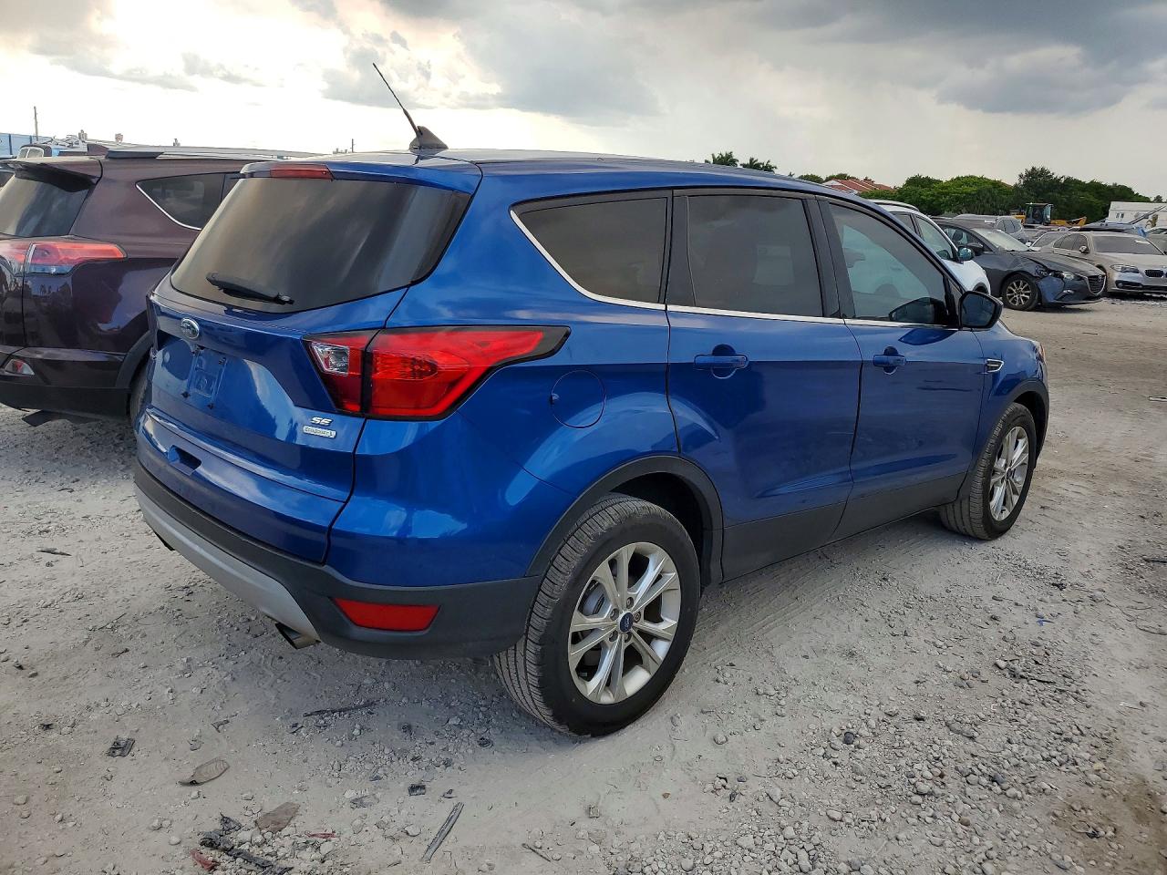 2019 Ford Escape Se Blue vin: 1FMCU0GD1KUA50357