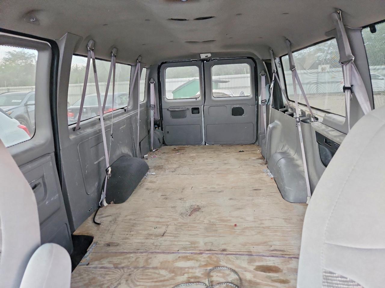 1998 Ford Econoline E350 Super Duty White vin: 1FBSS31S8WHA80134