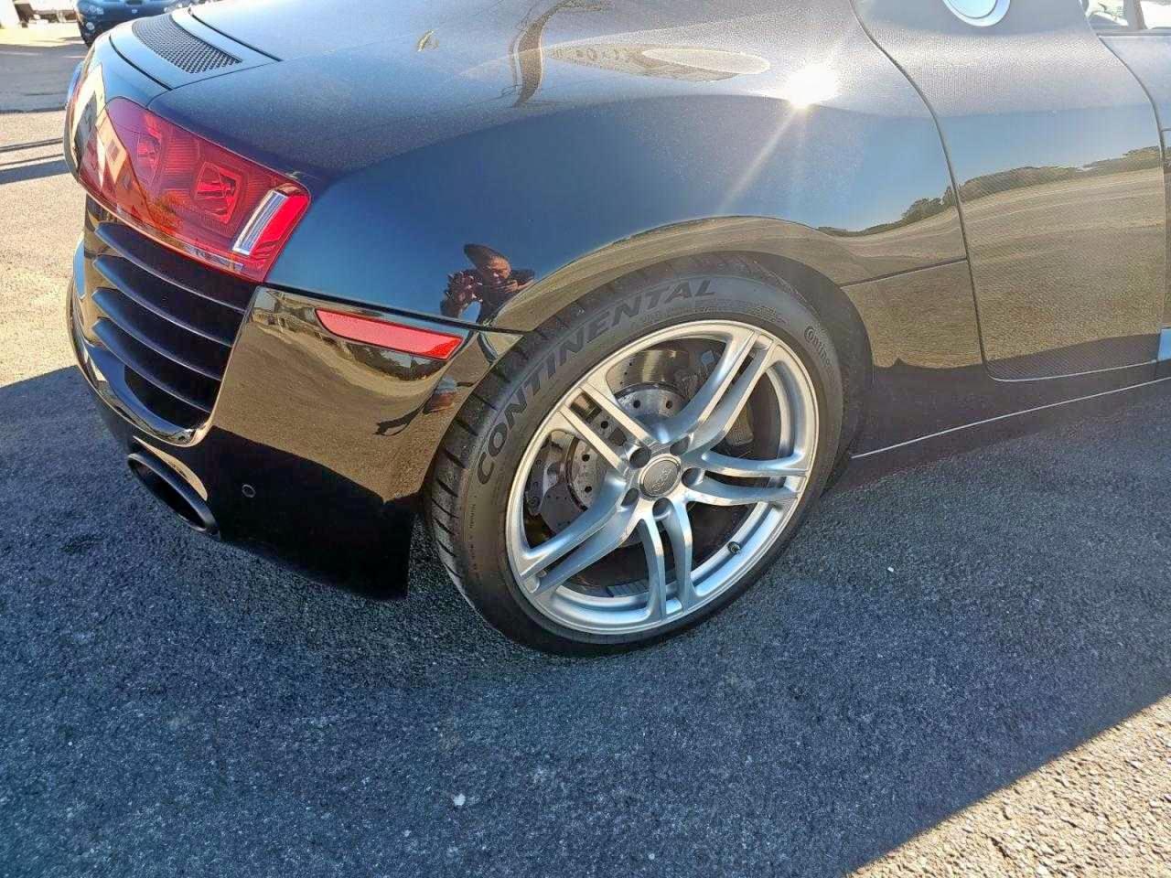 2012 Audi R8 4.2 Quattro Black vin: WUADUAFG1CN002818