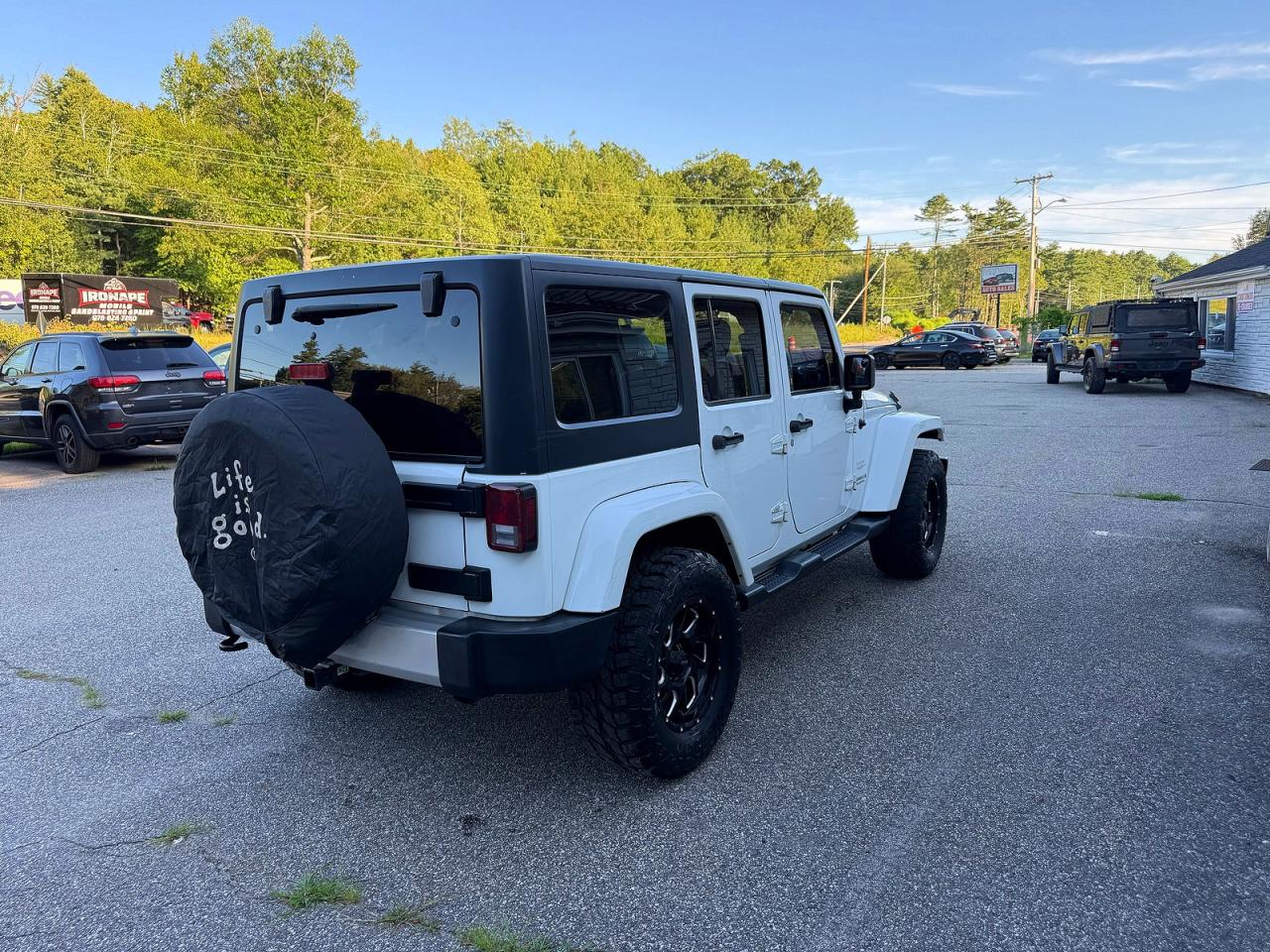 2014 Jeep Wrangler Unlimited Sahara White vin: 1C4BJWEG5EL105525