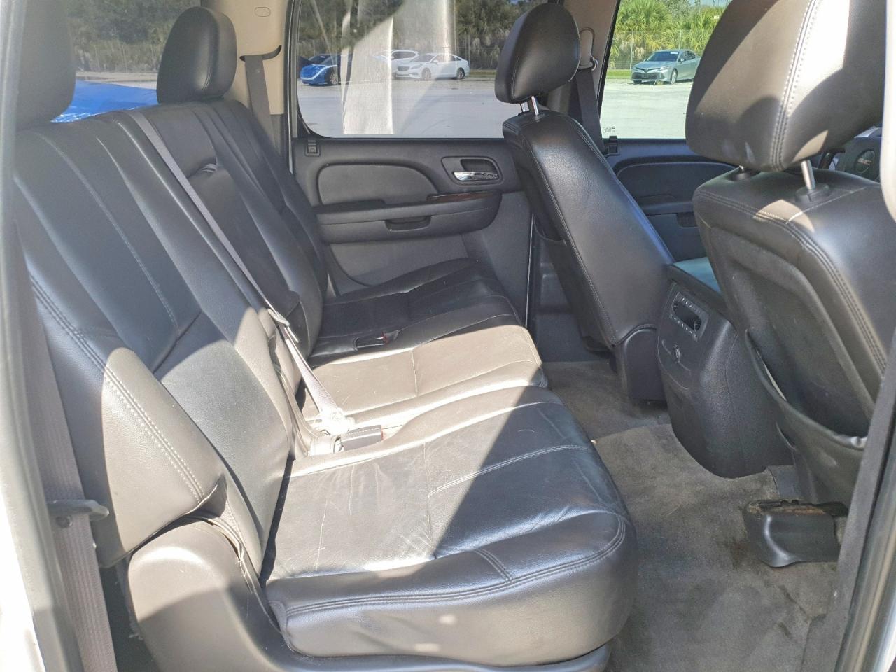 2011 Gmc Yukon Xl C1500 Slt White vin: 1GKS1KE00BR391860