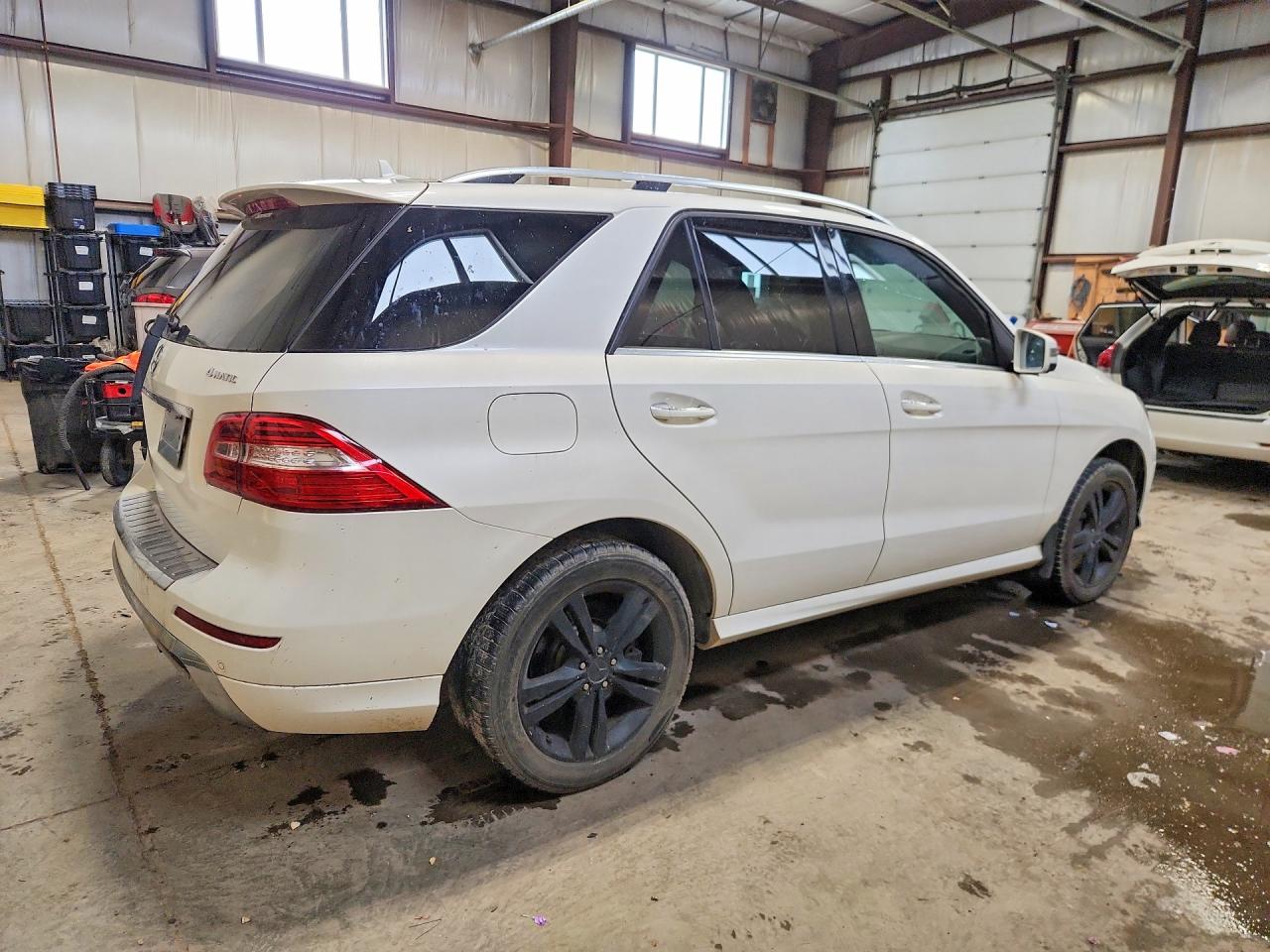 2014 Mercedes-benz Ml 550 4matic Белый vin: 4JGDA7DB6EA400578