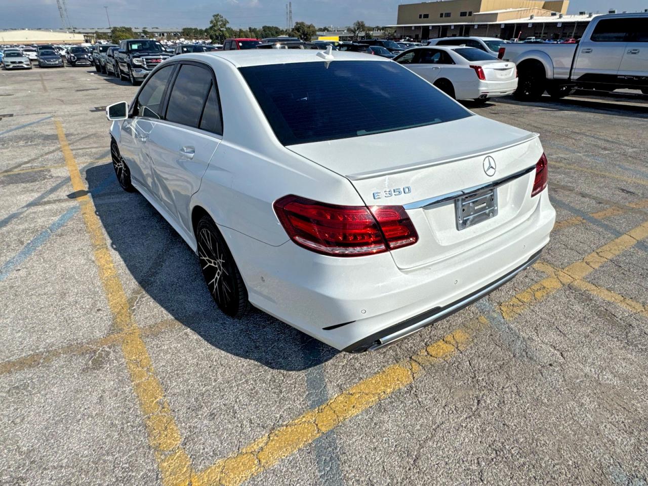 2014 Mercedes-benz E 350 White vin: WDDHF5KB6EA932532