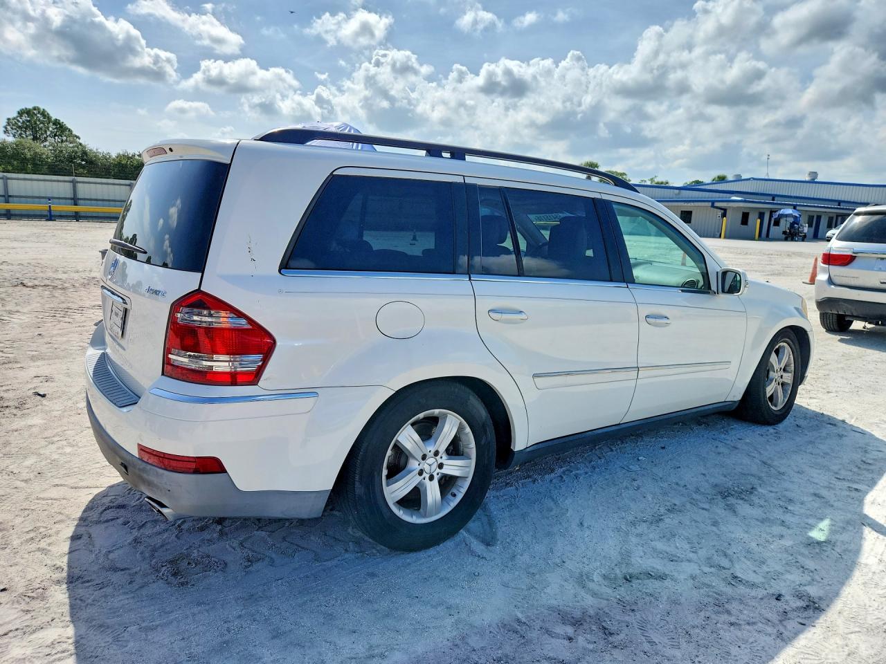 2007 Mercedes-benz Gl 450 4matic White vin: 4JGBF71E57A179100