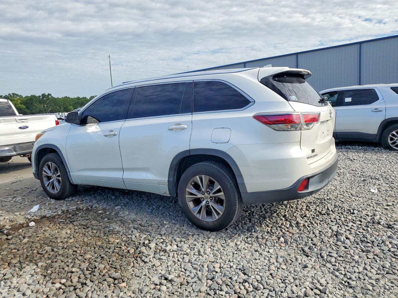 2015 Toyota Highlander Xle White vin: 5TDKKRFH2FS100854