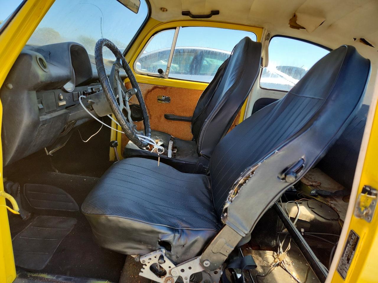 1973 Volkswagen Bettle Yellow vin: 1332747790