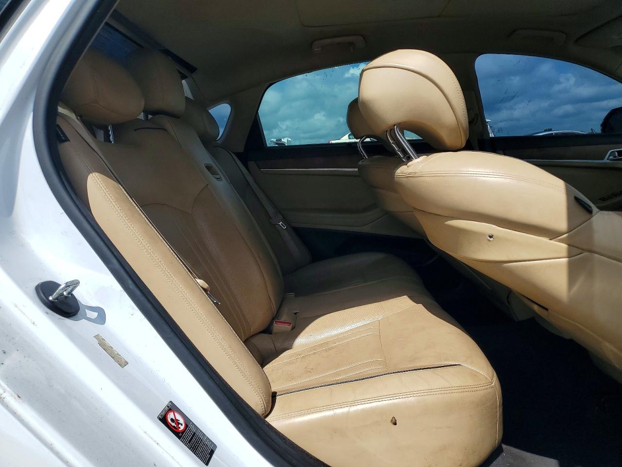 2015 Hyundai Genesis 3.8l White vin: KMHGN4JE2FU069223