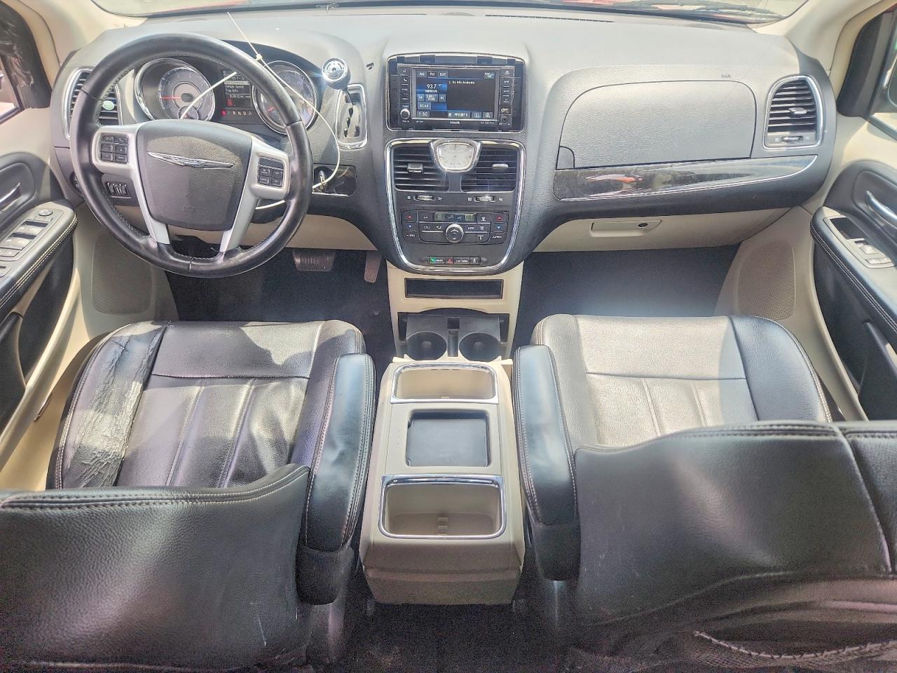 2015 Chrysler Town & Country Touring Red vin: 2C4RC1BG3FR537653