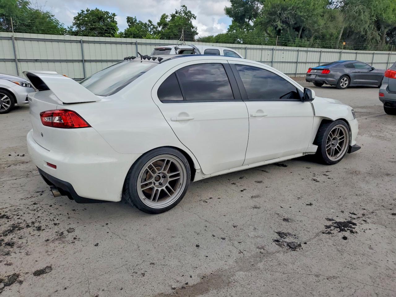 2014 Mitsubishi Lancer Evolution Gsr White vin: JA32W8FVXEU021204