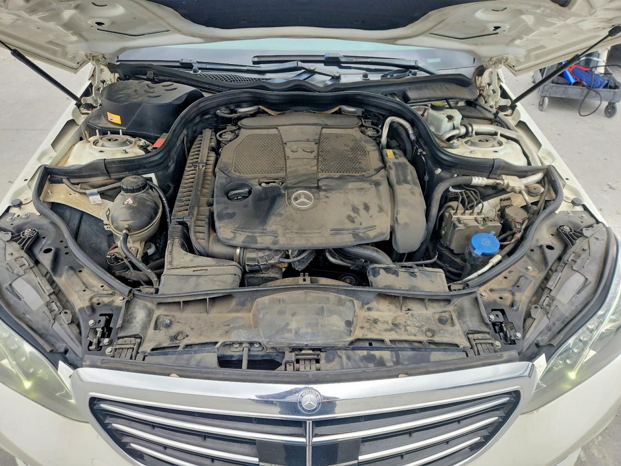 2015 Mercedes-benz E 350 White vin: WDDHF5KB3FB141404