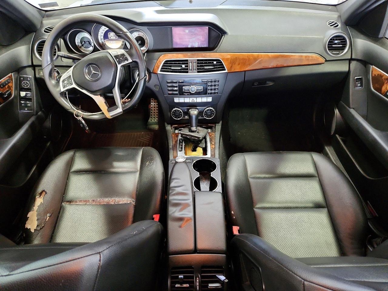 2012 Mercedes-benz C 300 4matic Белый vin: WDDGF8BB9CA692788