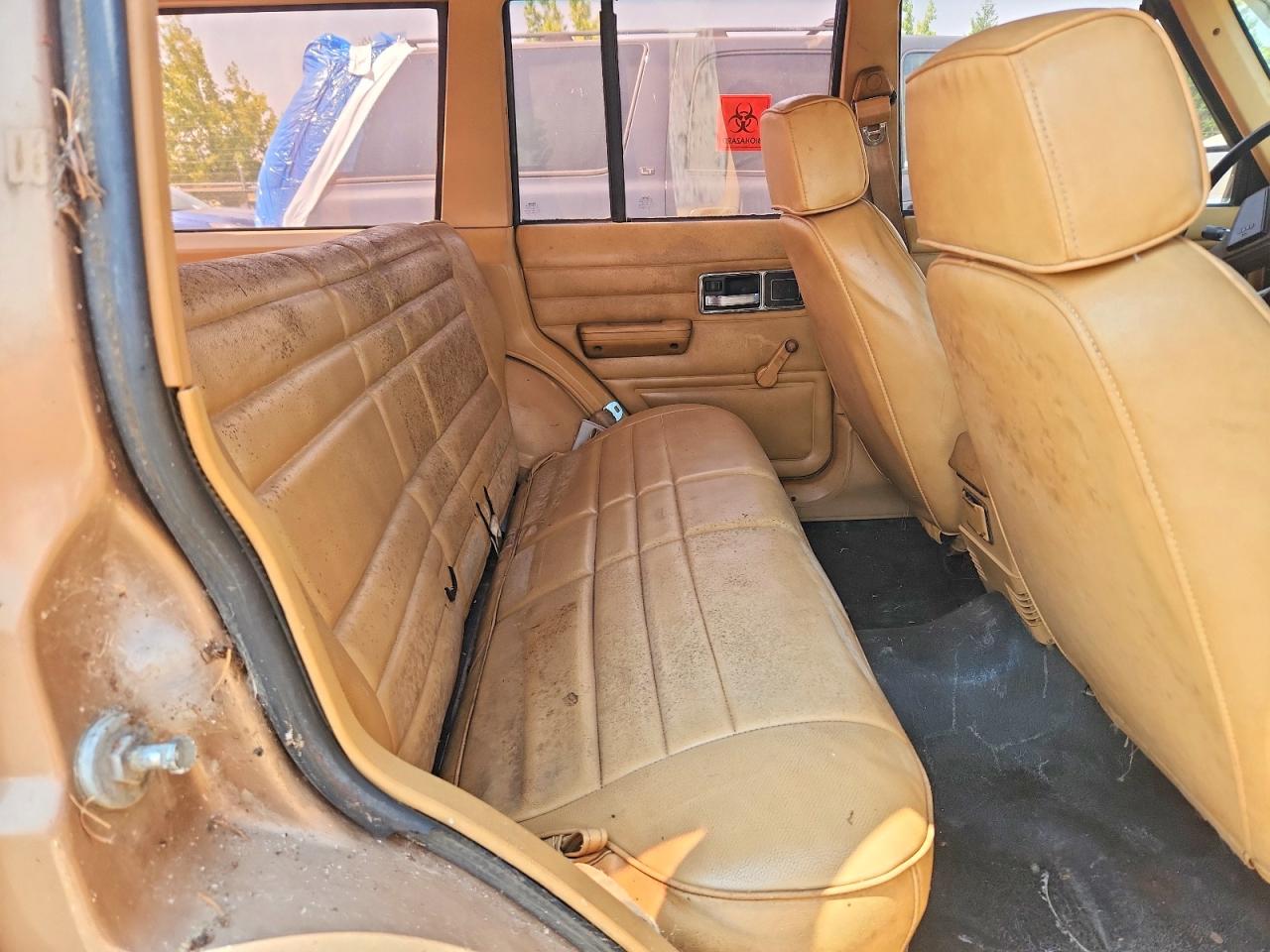 1988 Jeep Cherokee Tan vin: 1JCMR7819JT220507