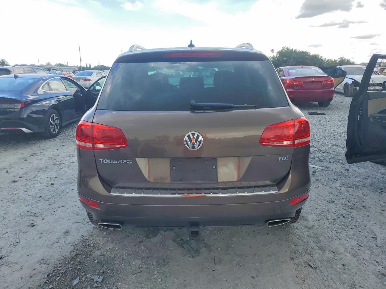 2014 Volkswagen Touareg V6 Tdi Brown vin: WVGEP9BP9ED008822