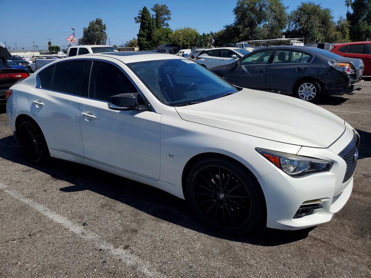 2015 Infiniti Q50 Premium Белый vin: JN1BV7APXFM333275