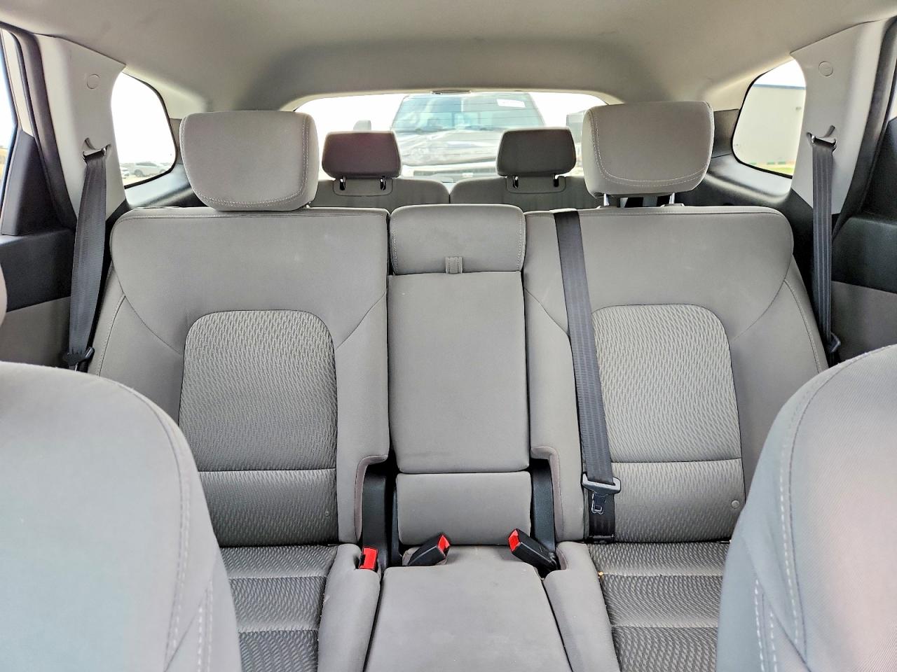 2017 Hyundai Santa Fe Se Silver vin: KM8SM4HF9HU170516
