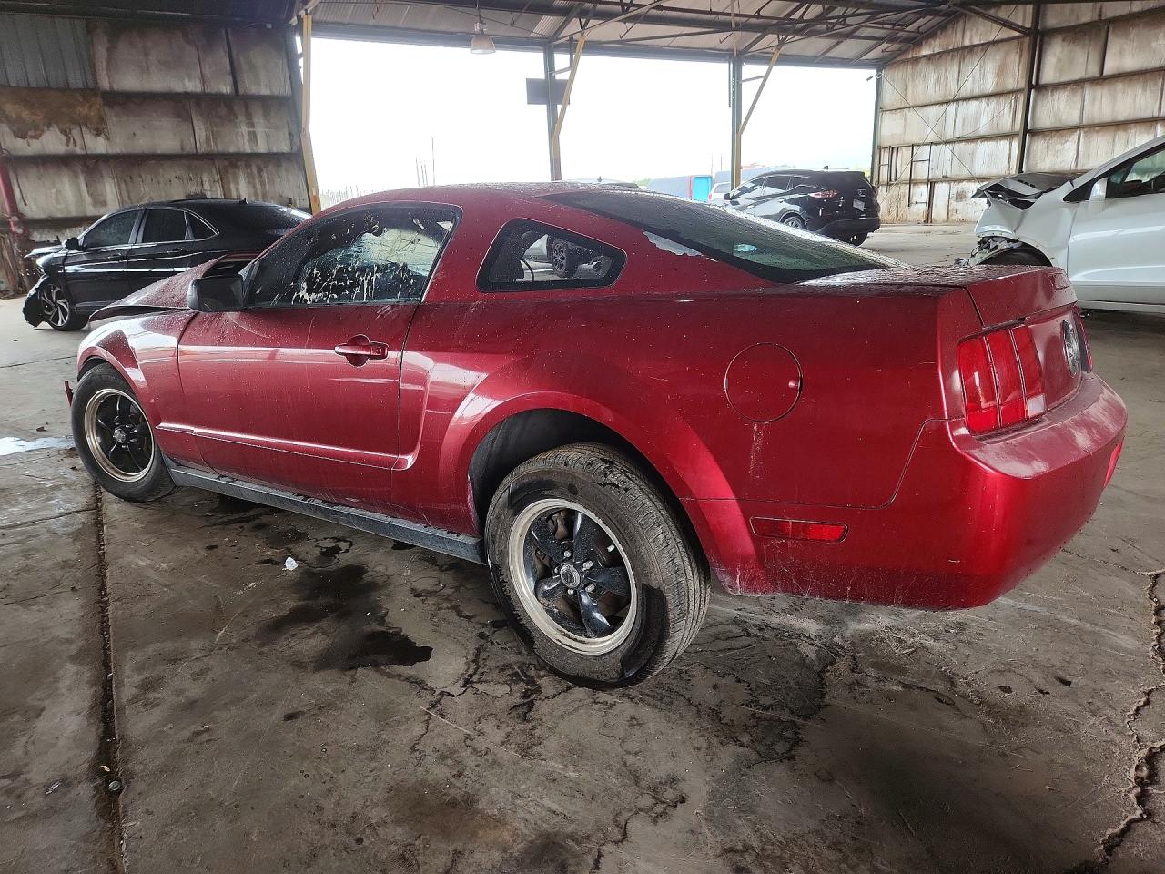 2005 Ford Mustang Maroon vin: 1ZVFT80N955152197