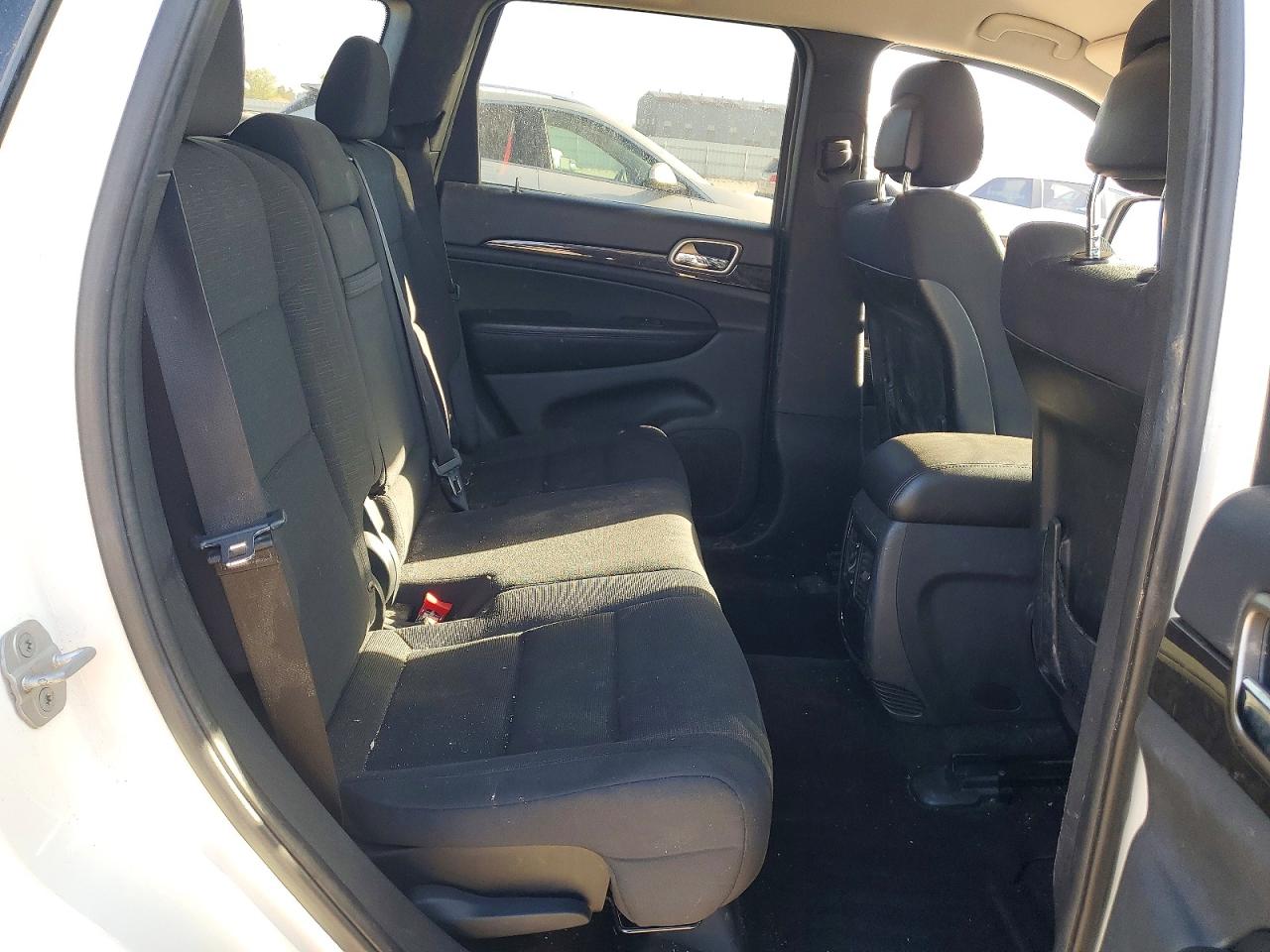 2011 Jeep Grand Cherokee Laredo White vin: 1J4RR4GG2BC503032