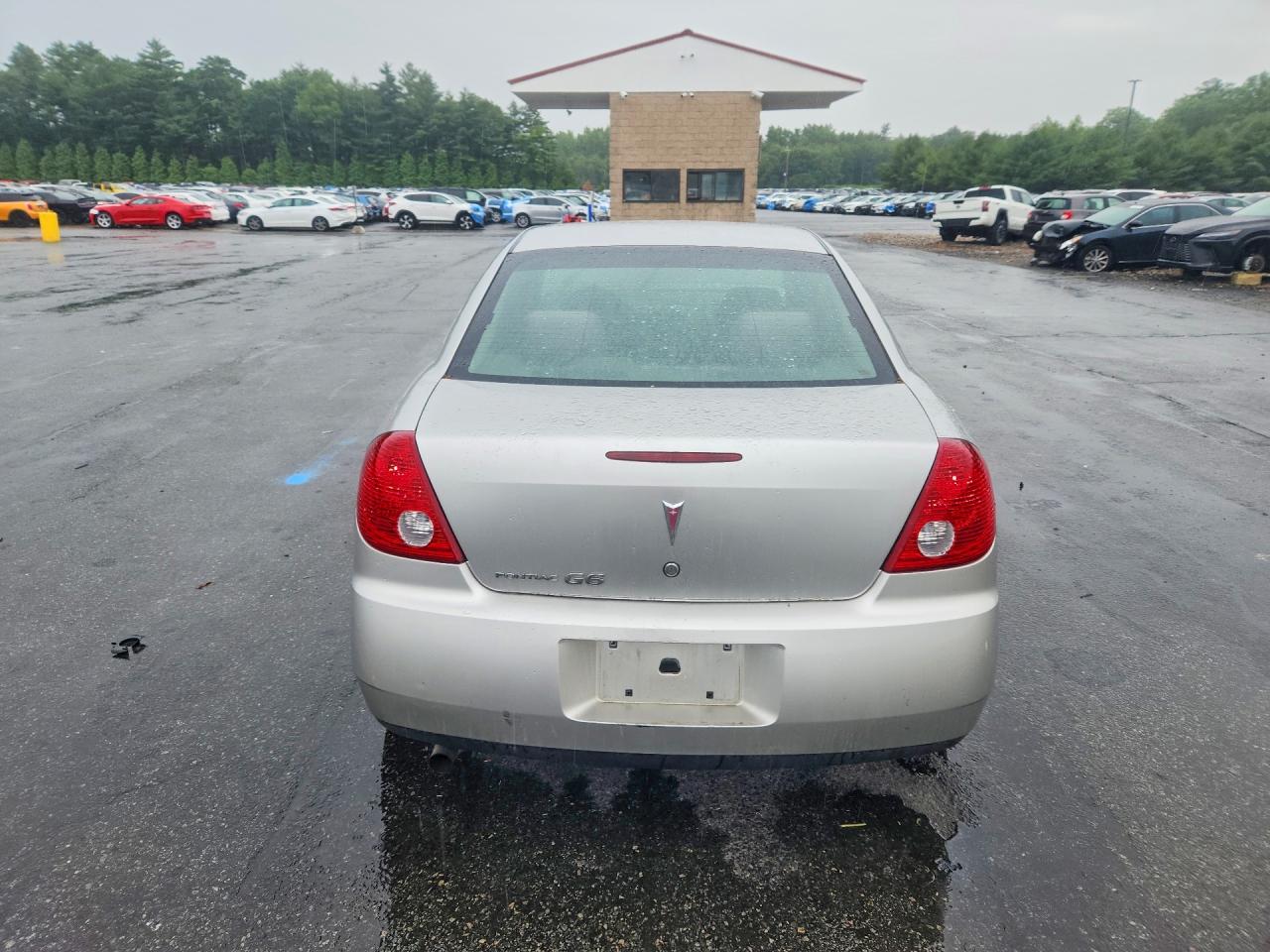 2007 Pontiac G6 Base Silver vin: 1G2ZG58B074225130