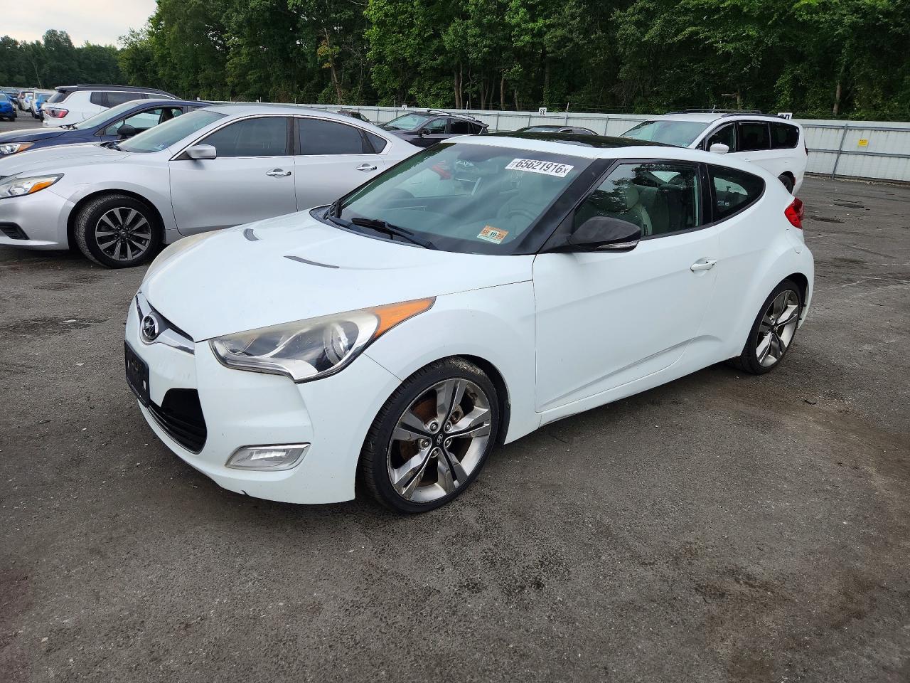2012 Hyundai Veloster Base White vin: KMHTC6AD5CU056517
