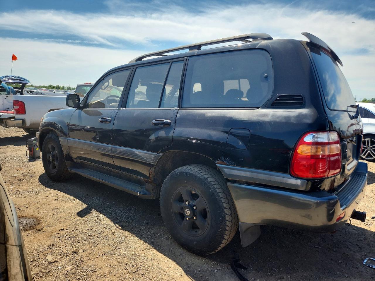 1998 Toyota Land Cruiser Base Black vin: JT3HT05J9W0015962