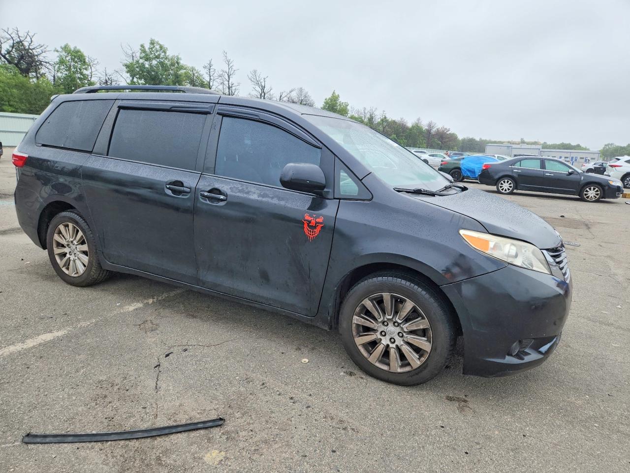 2015 Toyota Sienna Le Black vin: 5TDJK3DCXFS097167