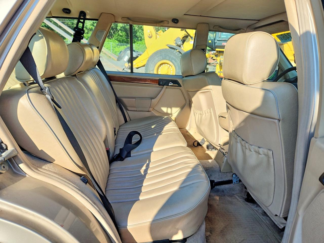 1995 Mercedes-benz E 320 Beige vin: WDBEA92E4SF319352