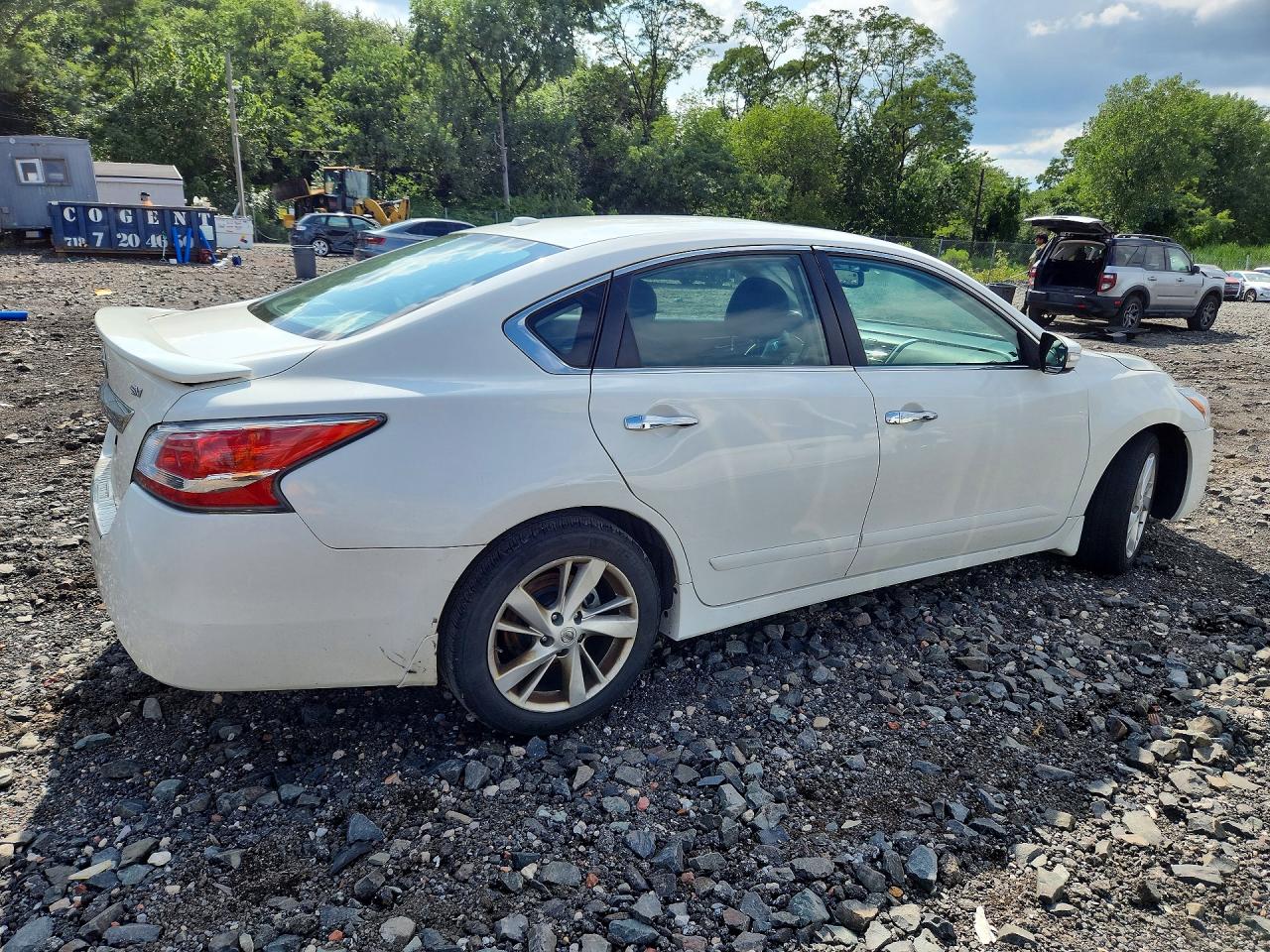 2015 Nissan Altima 2.5 Sv White vin: 1N4AL3AP9FC598398
