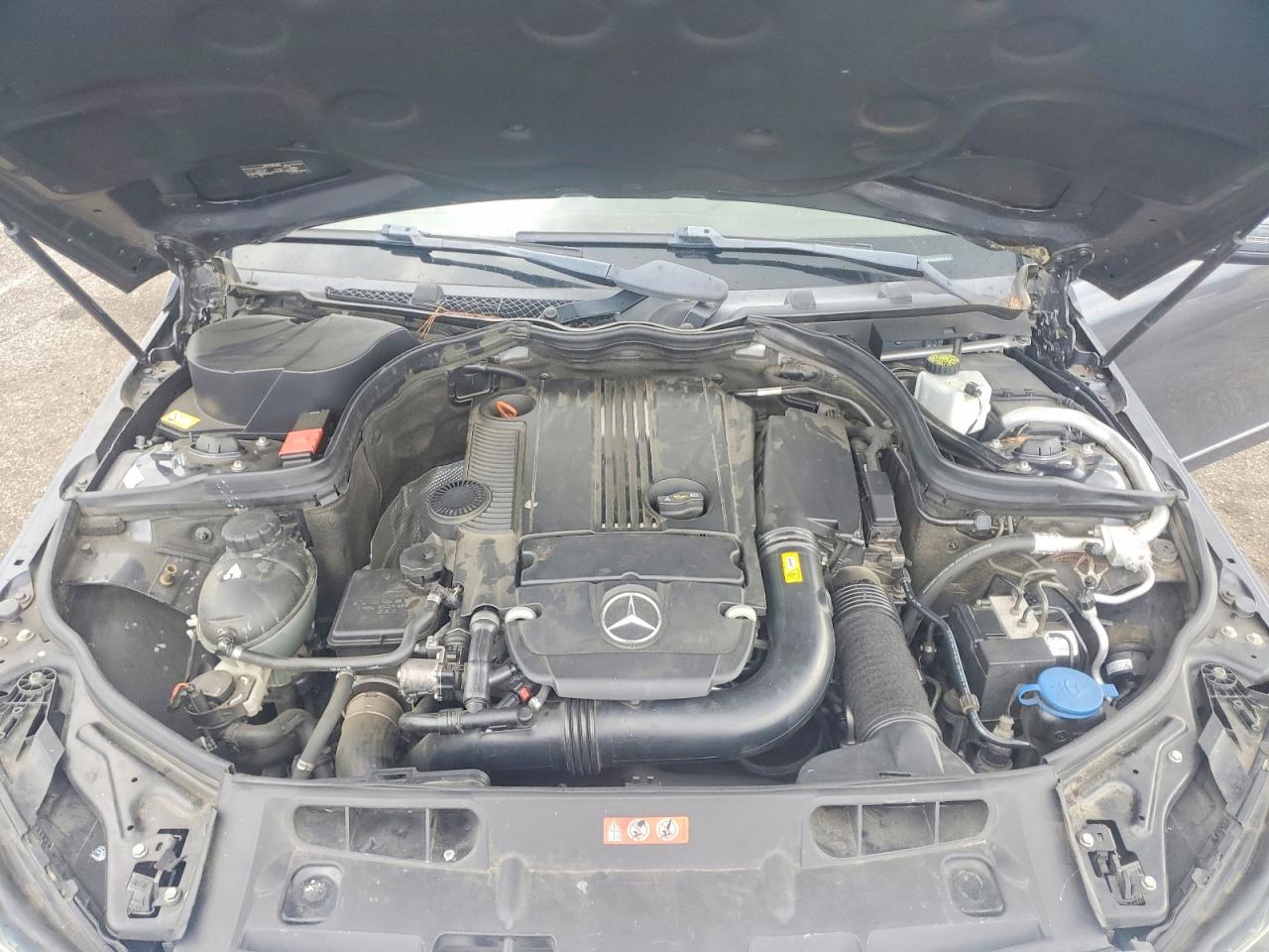 2013 Mercedes-benz C 250 Серый vin: WDDGF4HB9DR278543