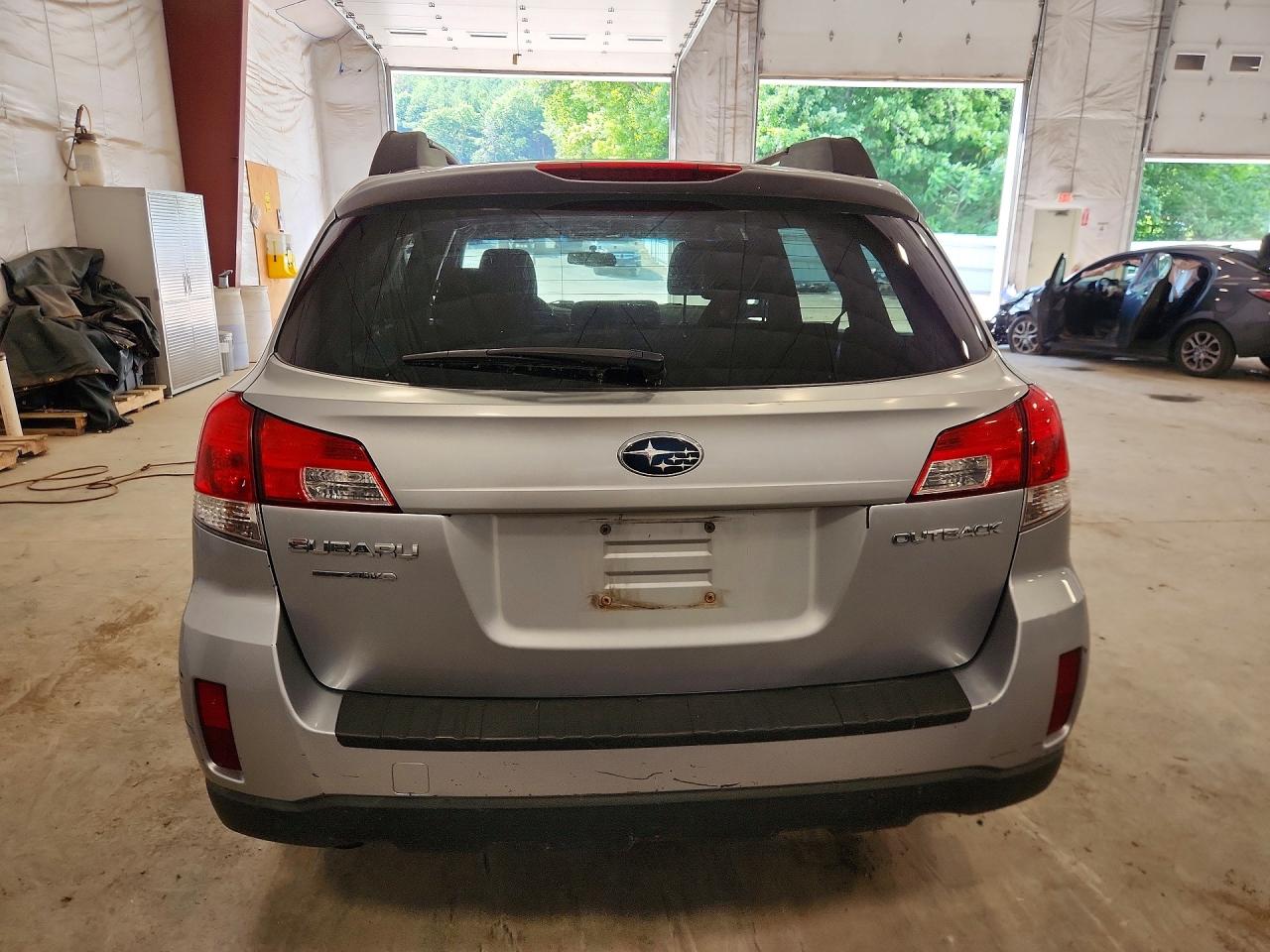 2012 Subaru Outback 2.5i Premium Серебряный vin: 4S4BRCCC7C3287874