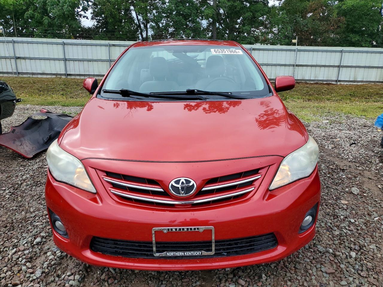 2013 Toyota Corolla Le Red vin: 2T1BU4EE5DC027313