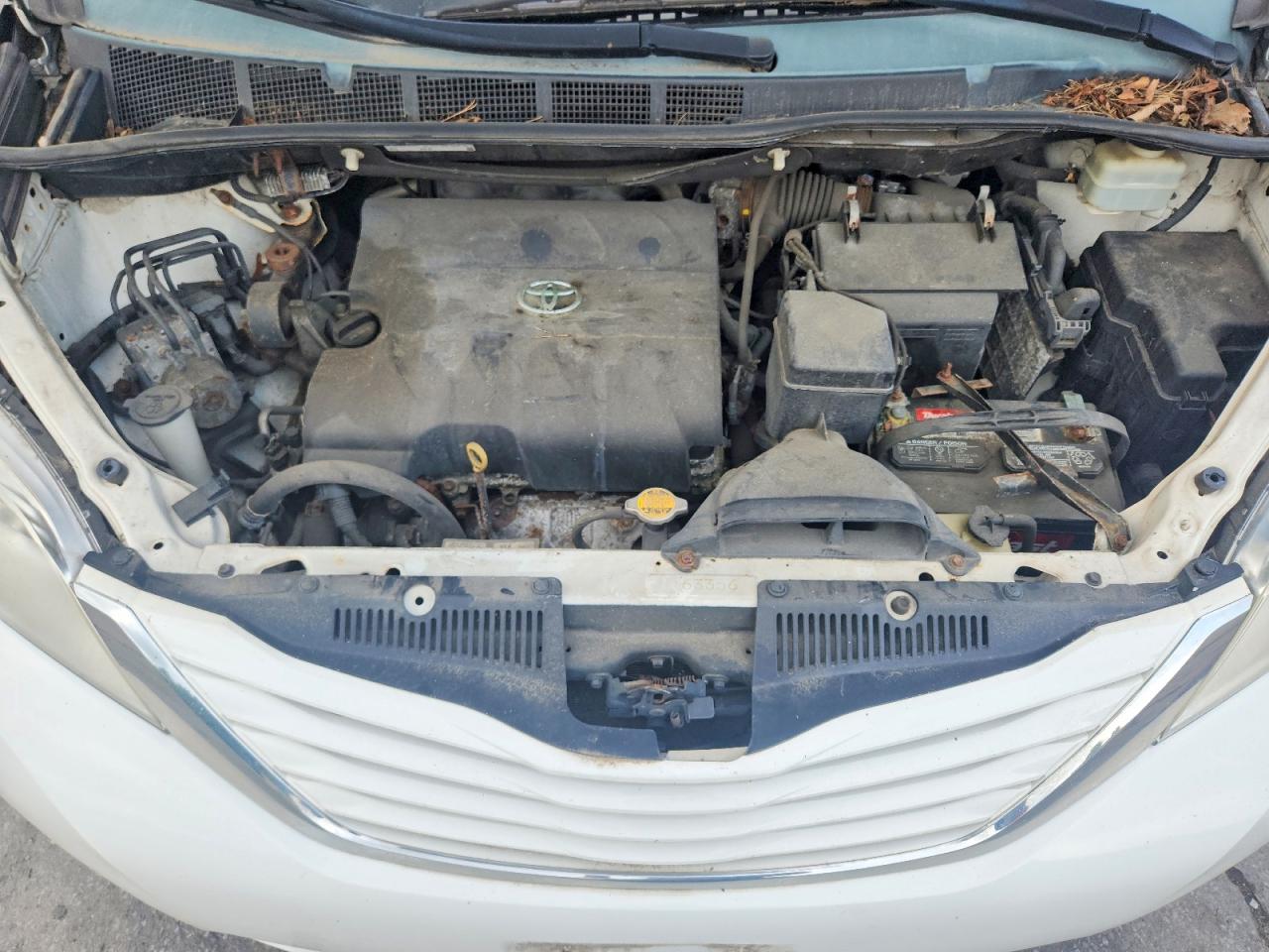 2015 Toyota Sienna Le White vin: 5TDKK3DC4FS539039