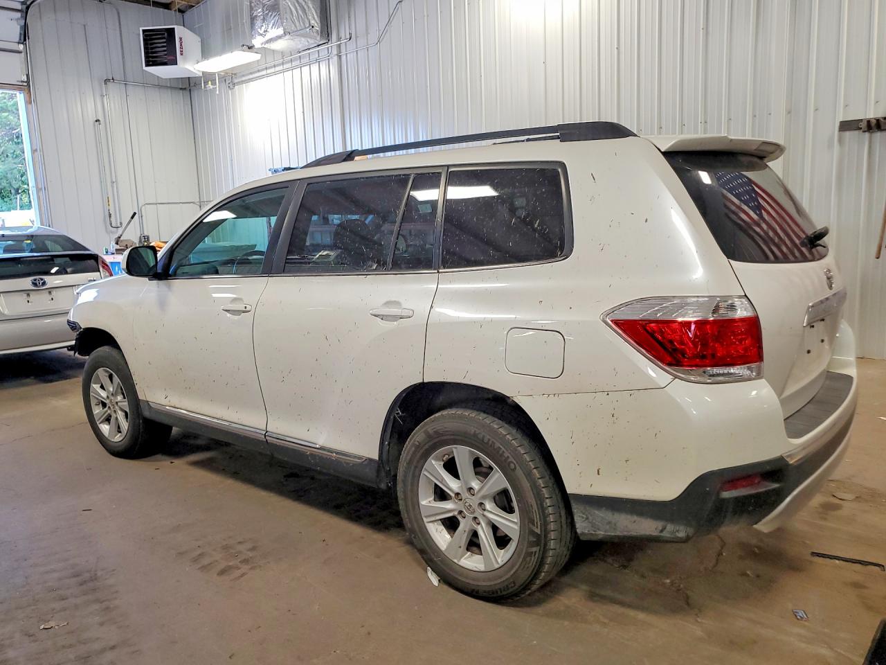2013 Toyota Highlander Plus Белый vin: 5TDBK3EH6DS226405