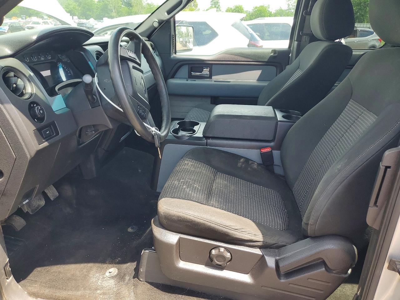 2014 Ford F150 Super Cab Silver vin: 1FTFX1EF2EFB58532