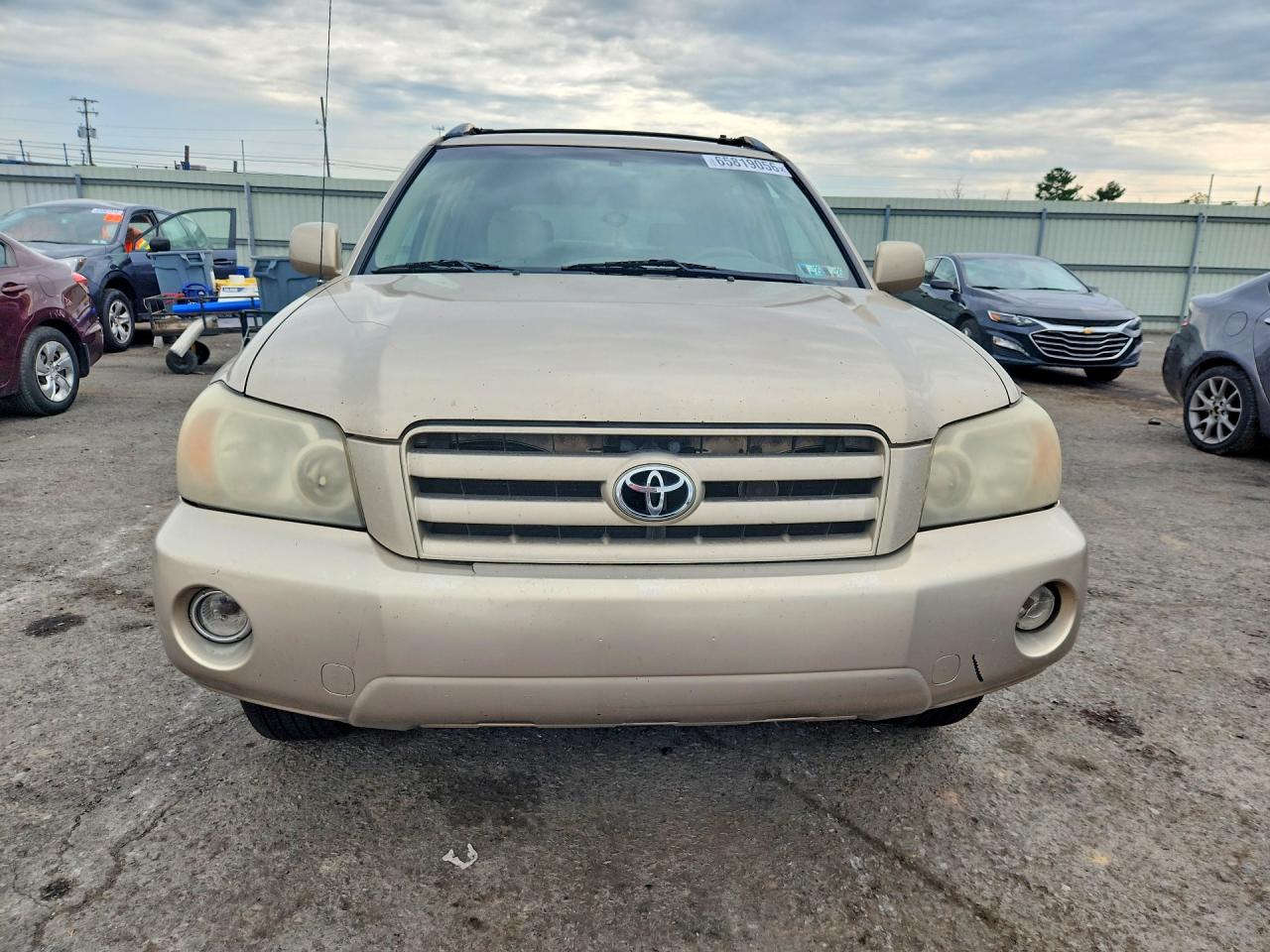 2004 Toyota Highlander Base Tan vin: JTEEP21A240059766