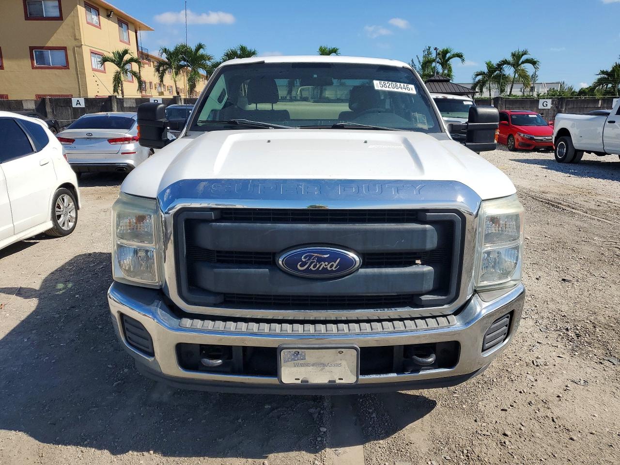 2015 Ford F250 Super Duty White vin: 1FTBF2A66FEC54684