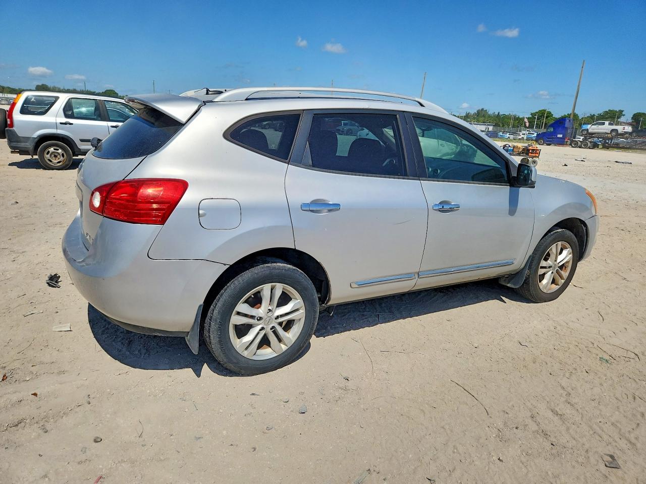 2013 Nissan Rogue S Серебряный vin: JN8AS5MV0DW138940