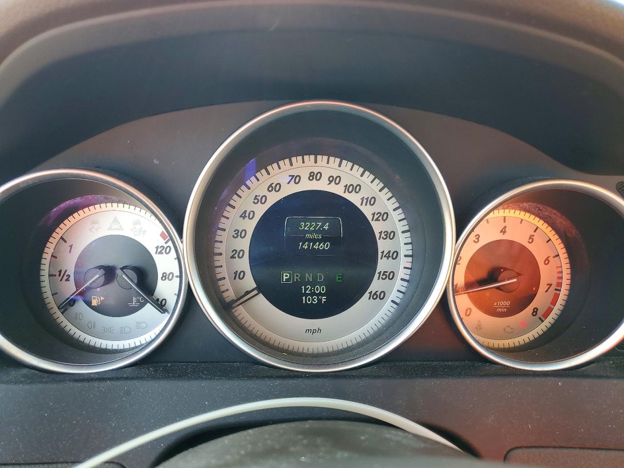 2014 Mercedes-benz C 250 Красный vin: WDDGF4HB6ER307790