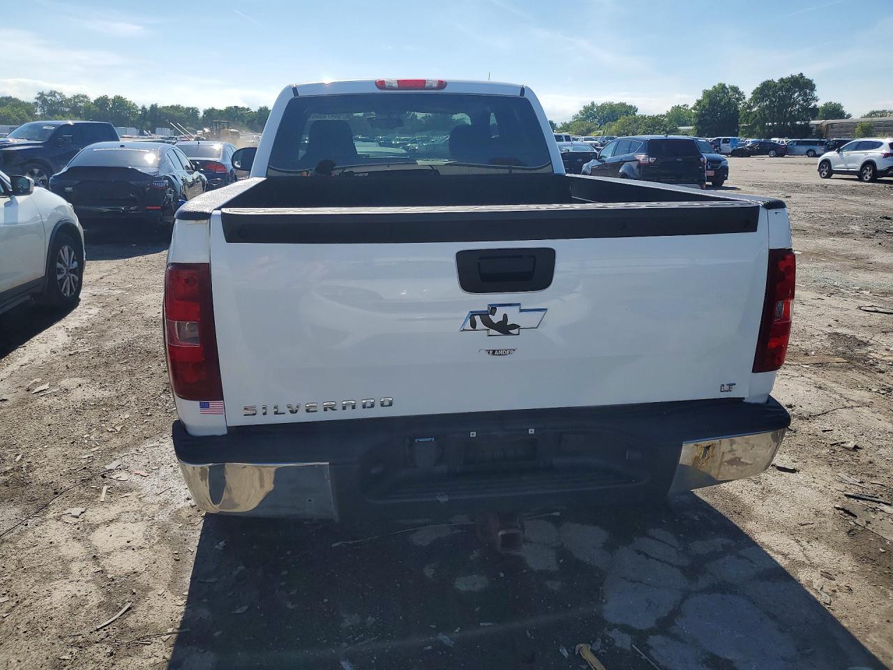 2008 Chevrolet Silverado K1500 White vin: 1GCEK19058Z146586