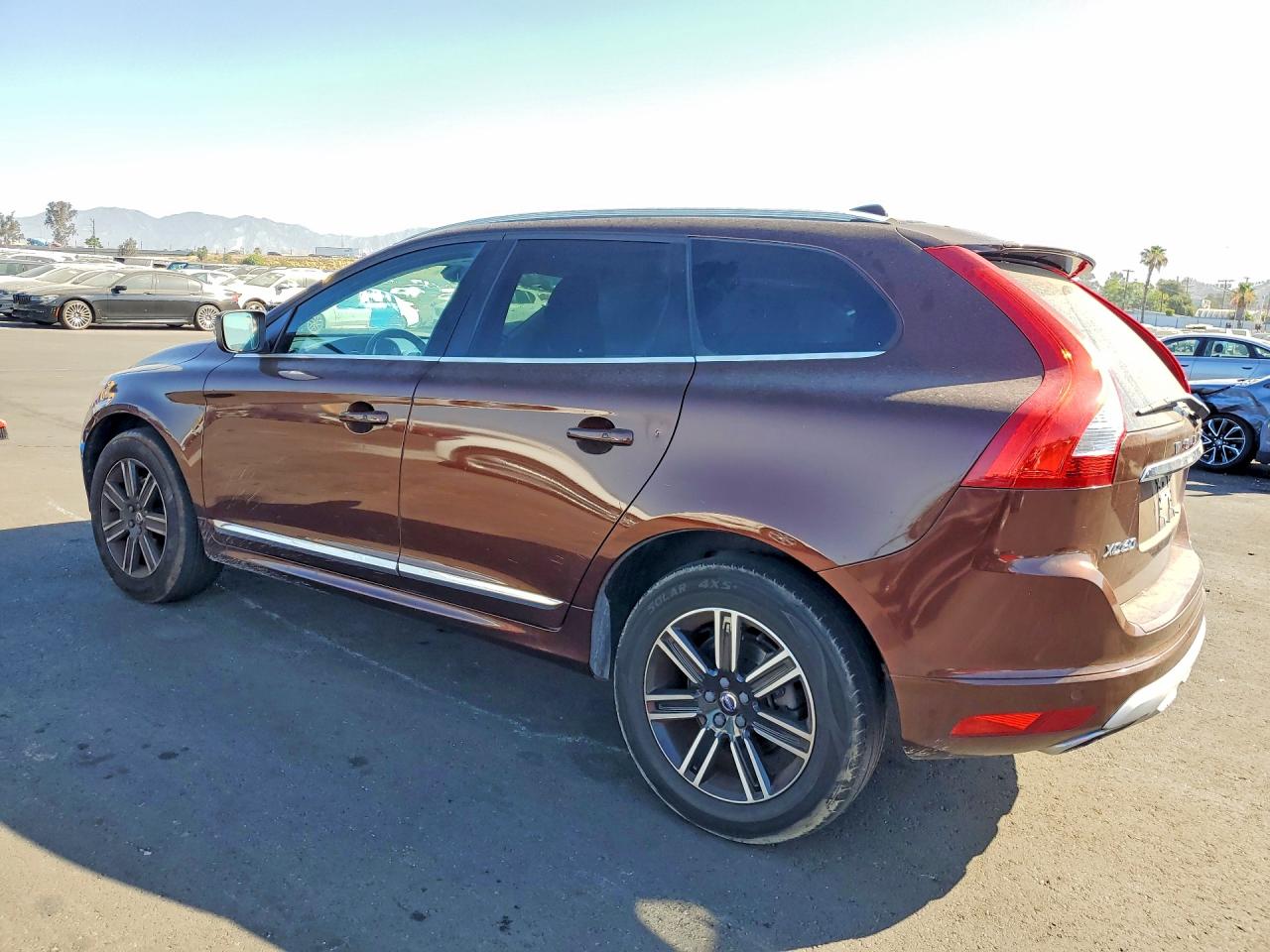 2017 Volvo Xc60 T5 Dynamic Brown vin: YV440MDR8H2225720