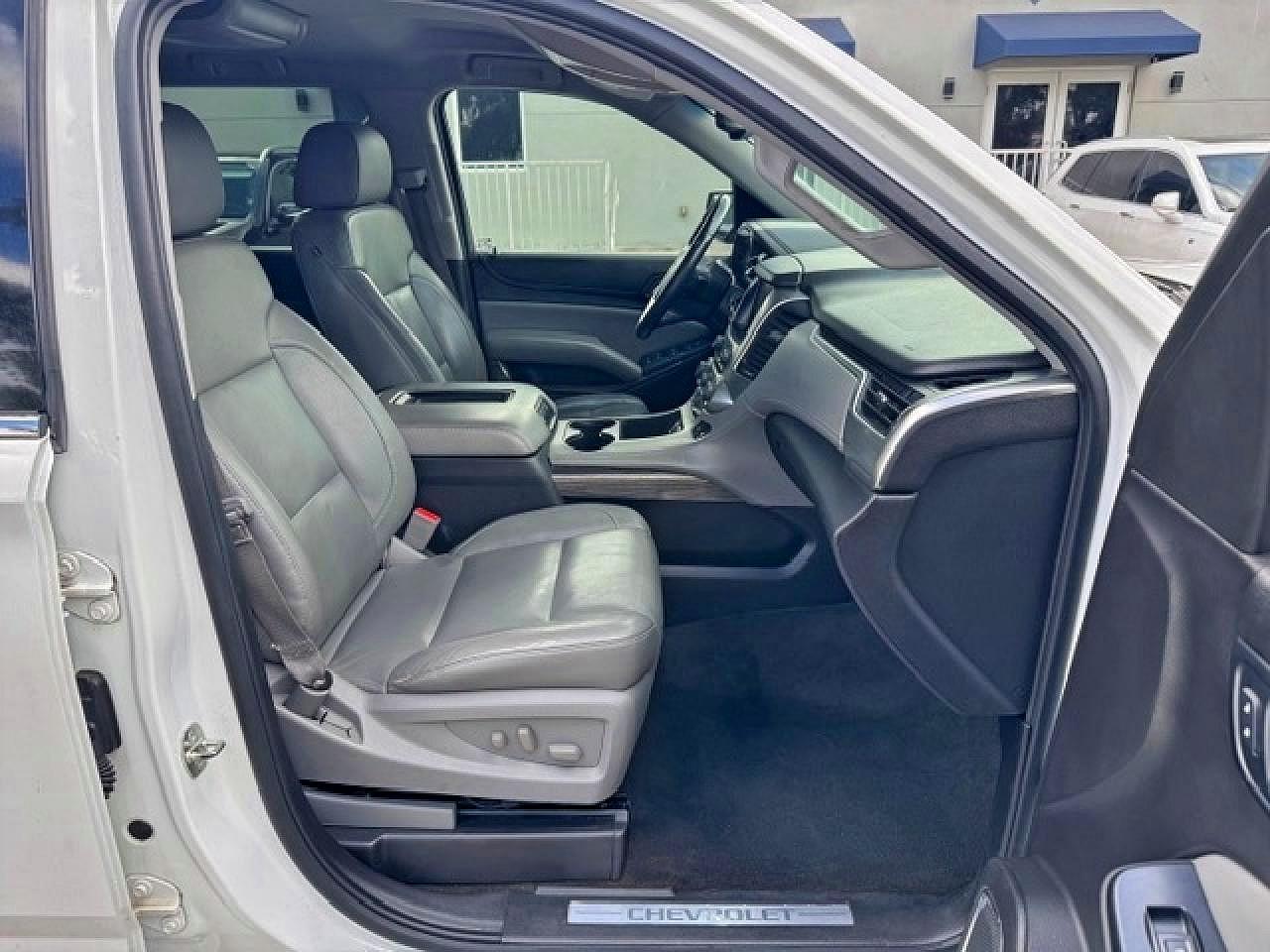 2015 Chevrolet Suburban C1500 Lt White vin: 1GNSCJKC8FR505342