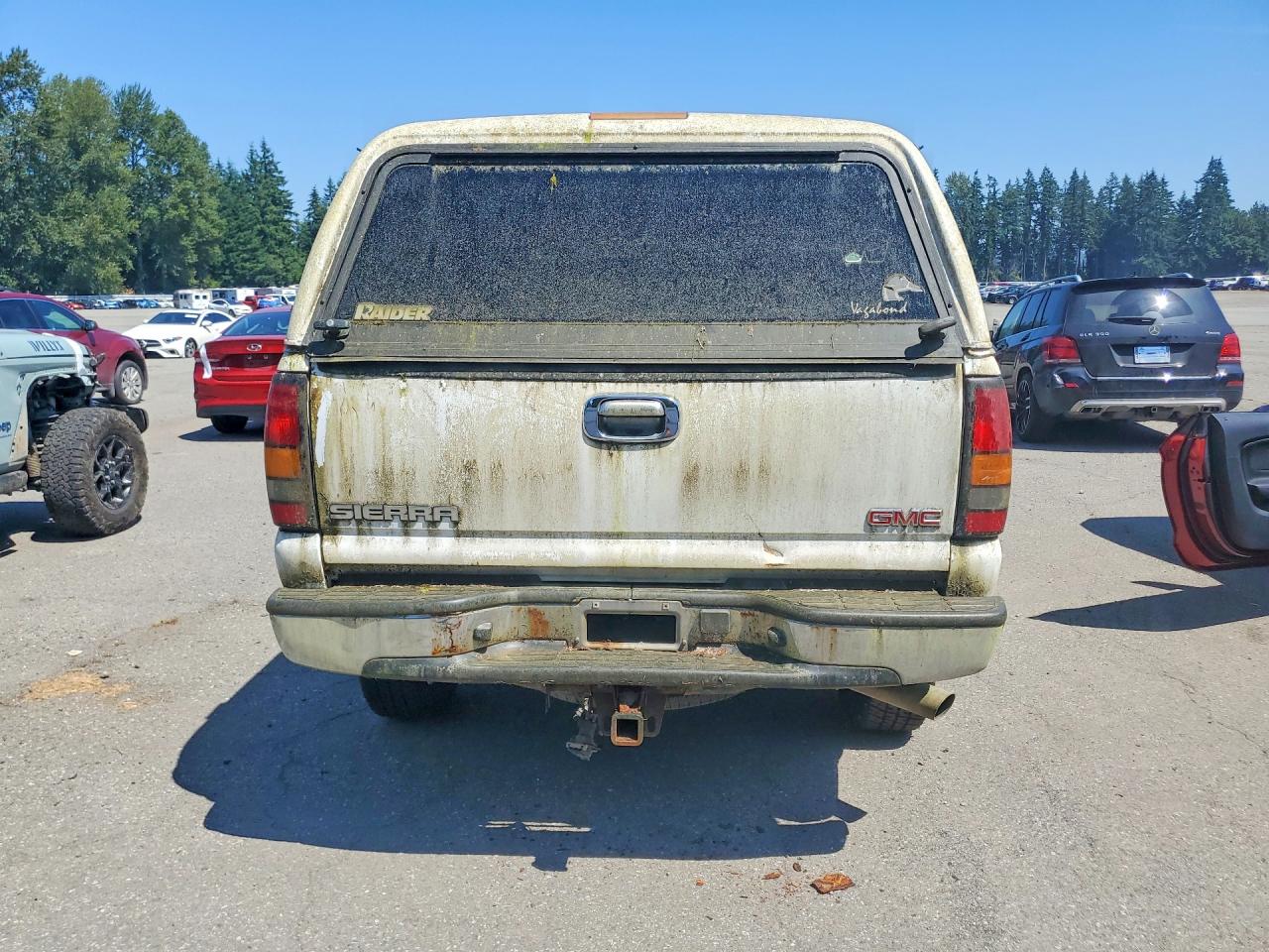 2004 Gmc Sierra K2500 Heavy Duty White vin: 1GTHK23U84F259216