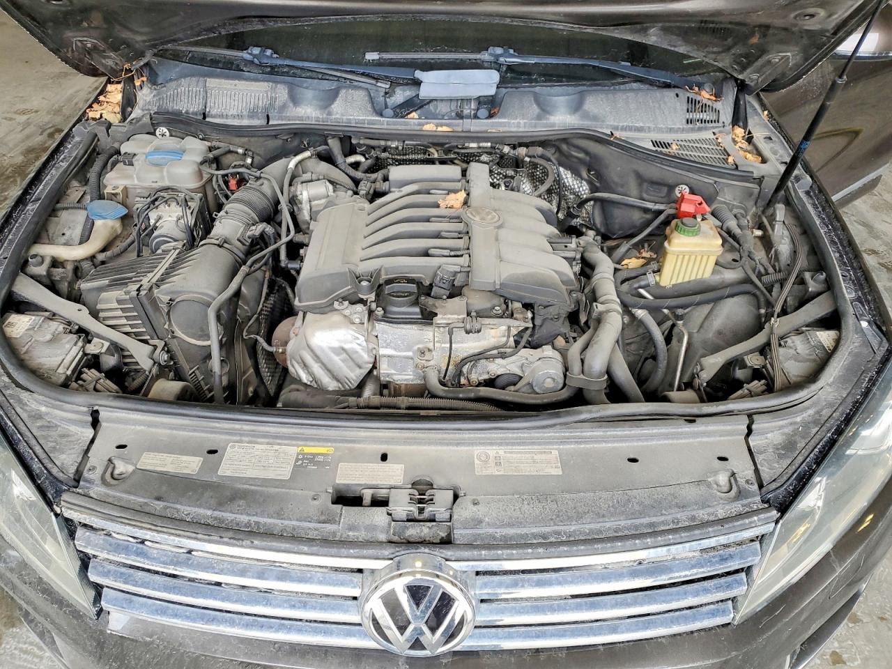 2015 Volkswagen Touareg V6 Brown vin: WVGEF9BP8FD006824