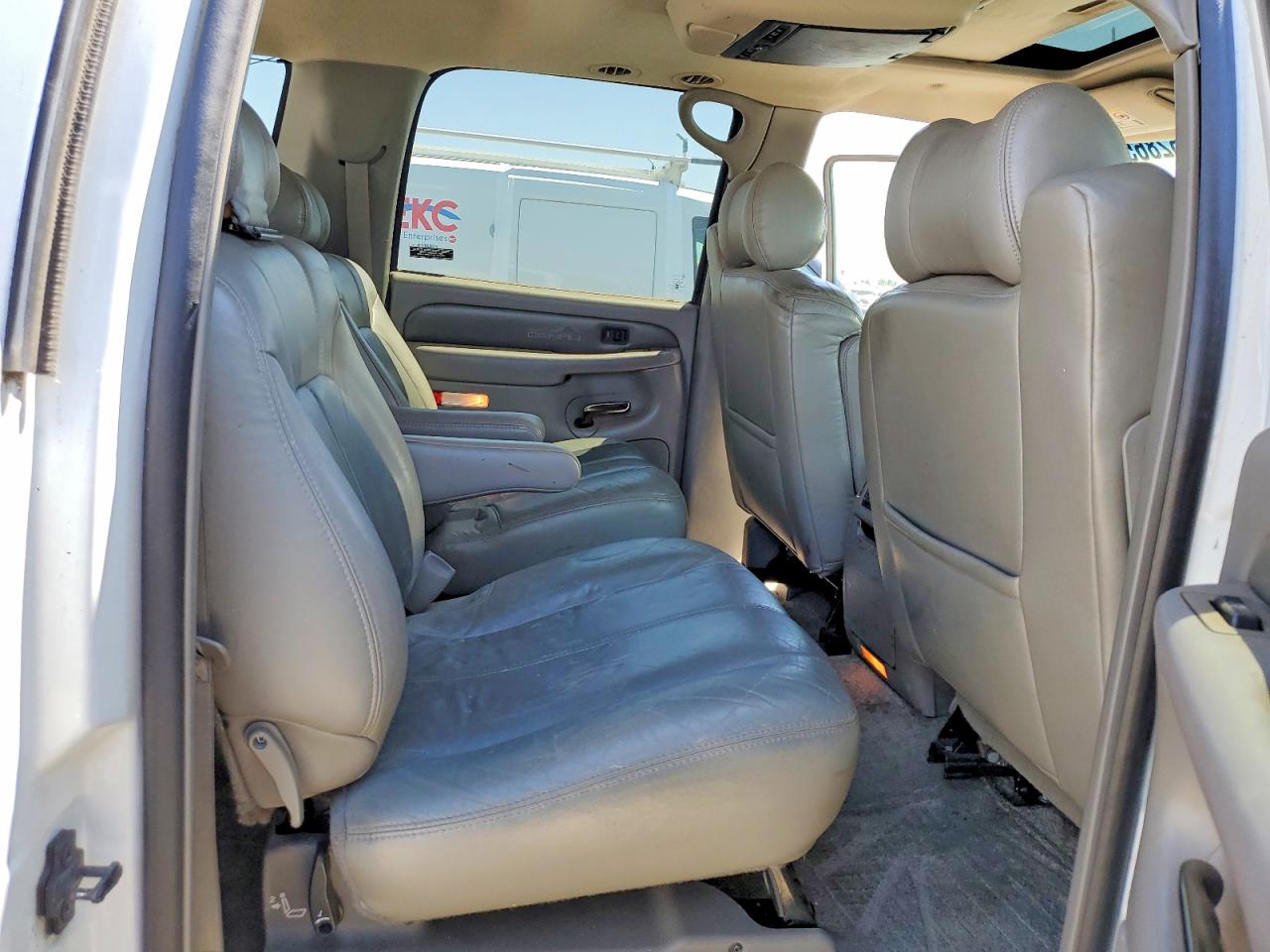 2002 Gmc Denali Xl K1500 White vin: 1GKFK66U02J171804