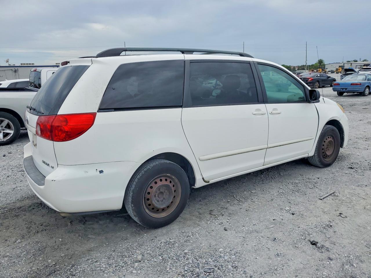 2006 Toyota Sienna Le 7 Passenger White vin: 5TDZA23C76S415067