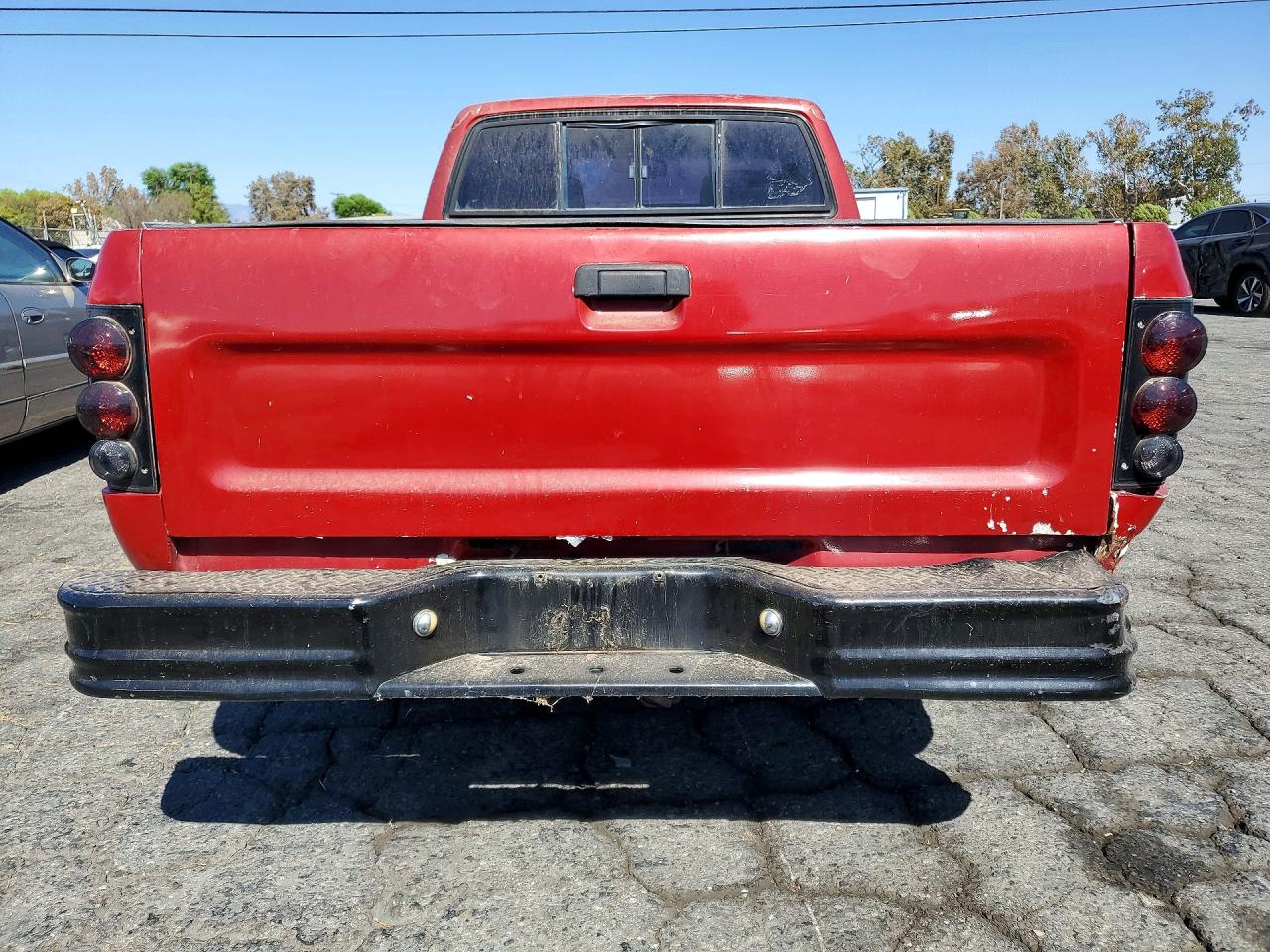1989 Toyota Pickup Deluxe Red vin: JT4RN81P9K0024657