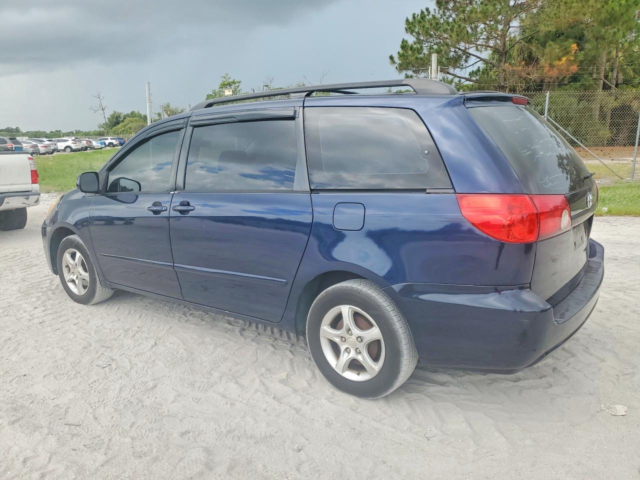 2007 Toyota Sienna Ce 7-passenger Blue vin: 5TDZK23C37S092585