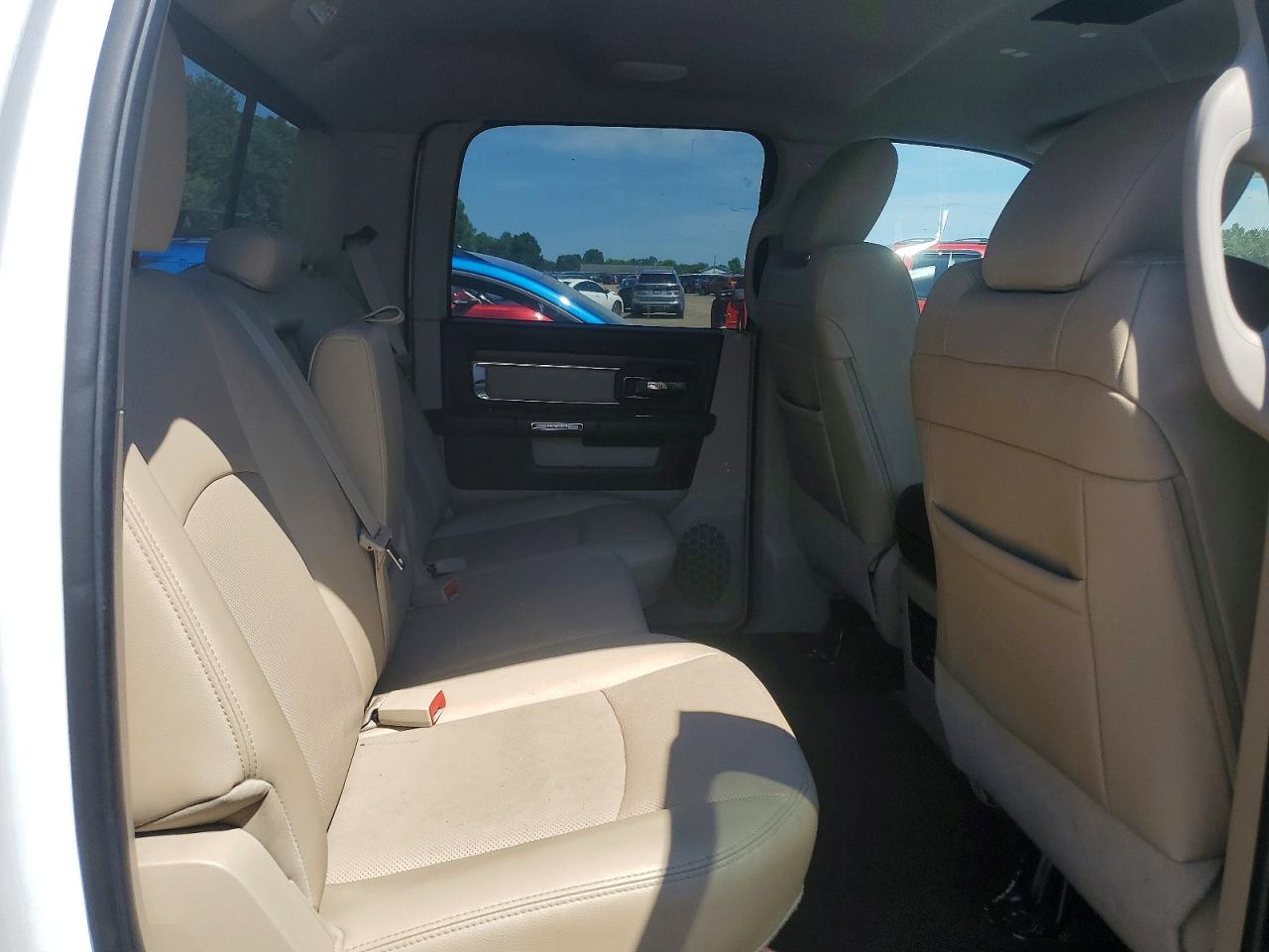 2015 Ram 1500 Laramie White vin: 1C6RR7VM7FS733927