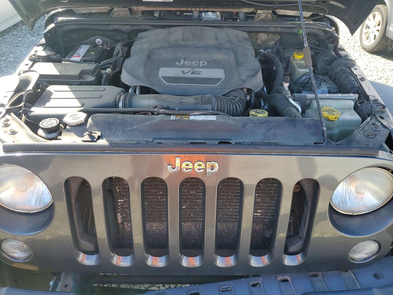 2014 Jeep Wrangler Unlimited Sport Gray vin: 1C4BJWDG2EL289436