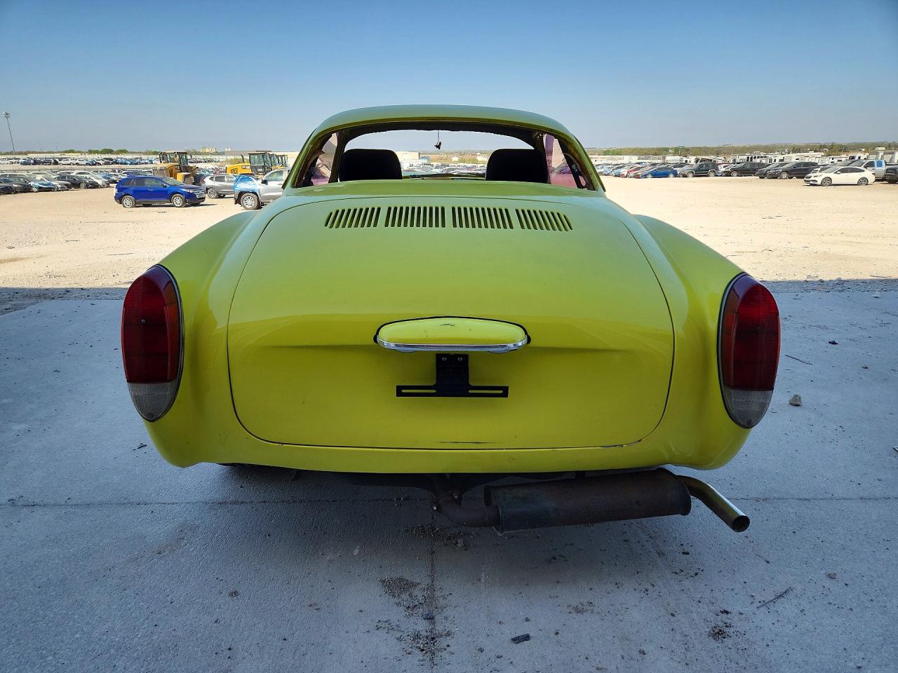 1972 Volkswagen Karmann Ghia Yellow vin: 1422010911